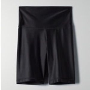 Aritzia atmosphere shorts 7 inch